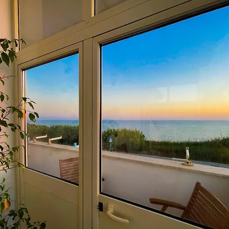 Apartment La Perla Bianca - Near Train Station And Beaches With Amazing Sunsets