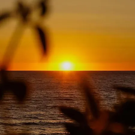 La Perla Bianca - Near Train Station And Beaches With Amazing Sunsets